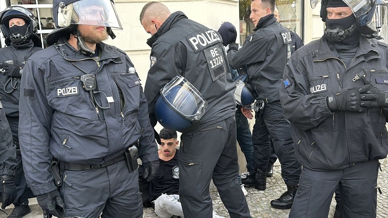 Berlin'deki Filistin Destek Gösterisine Polis Müdahalesi