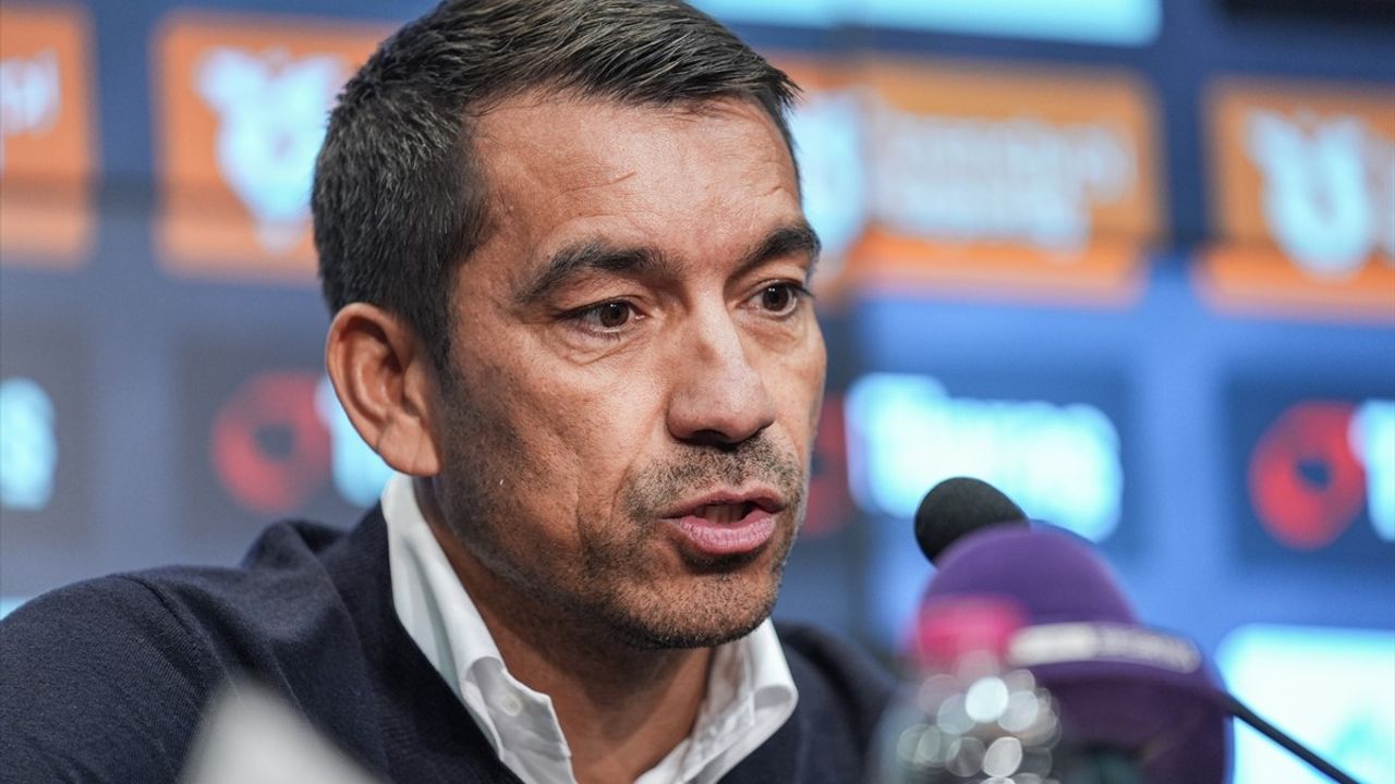 Beşiktaş Teknik Direktörü Van Bronckhorst'tan Maç Değerlendirmesi