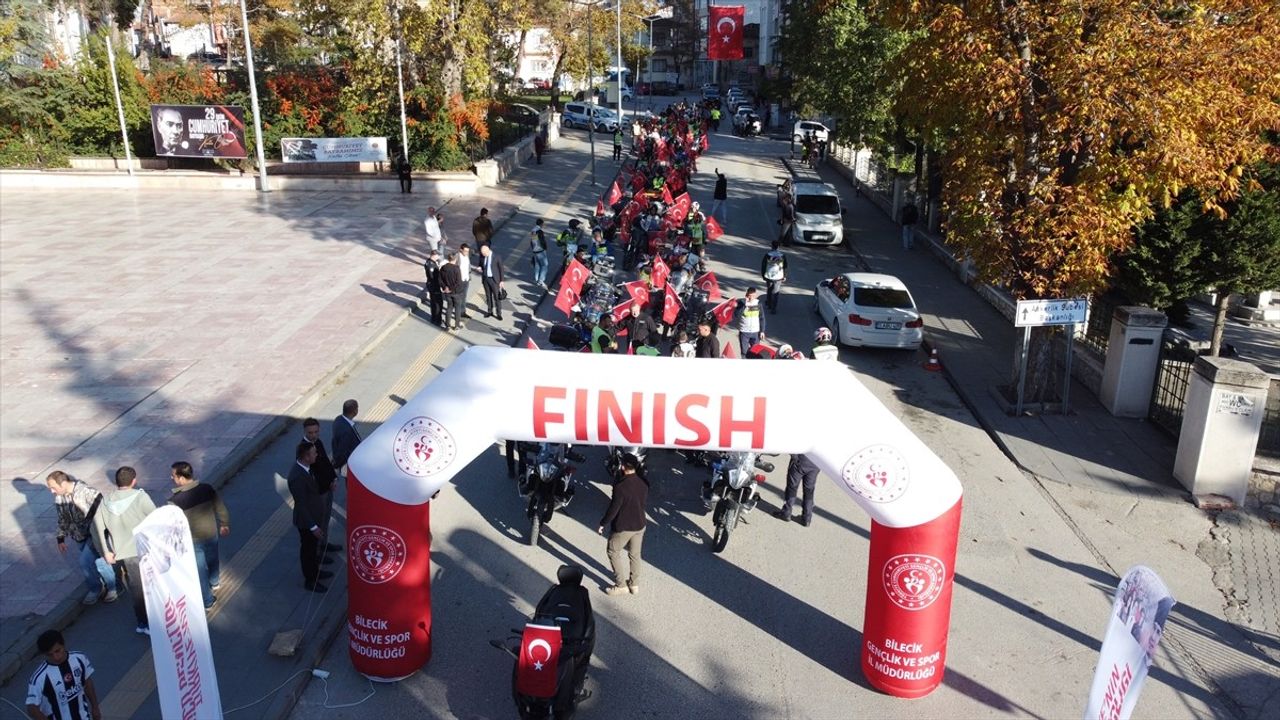Bilecik'te Cumhuriyet Bayramı Onuruna Motosiklet ve Bisiklet Turu Düzenlendi
