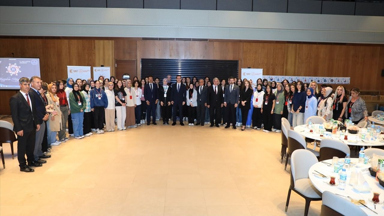Bitlis'te Maziden Atiye Ahlat Öğrenci Programı Başladı