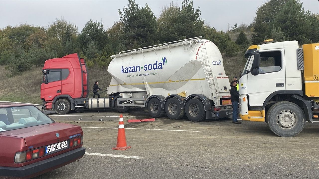 Bolu'da Tanker ve Otomobil Çarpıştı: Sürücüler Yaralı