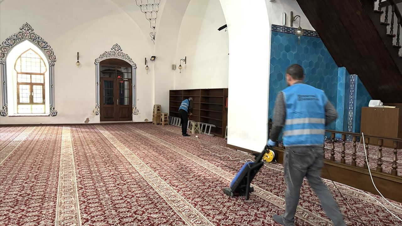 Bursa'da Denetimli Serbestlik Hükümlülerinden Temizlik Etkinliği