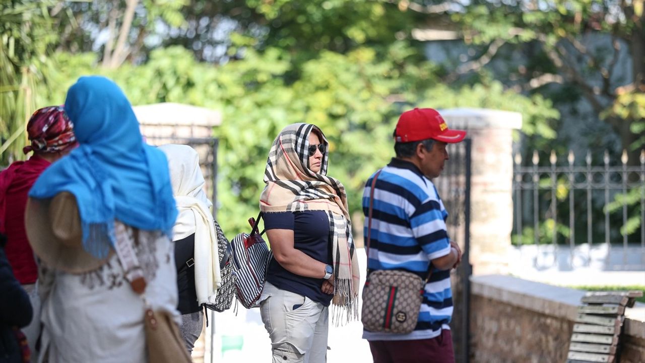 Bursa'da Yabancı Turistlerin Cami Ziyareti