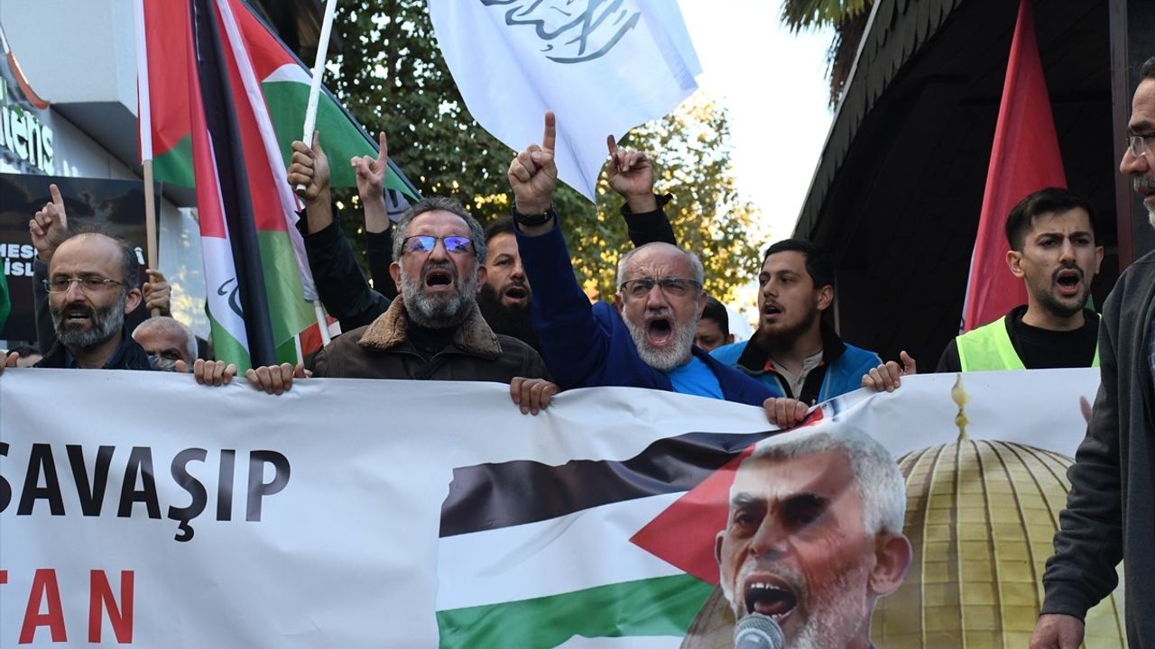 Bursa'da Yahya Sinvar İçin Gıyabi Cenaze Namazı Düzenlendi