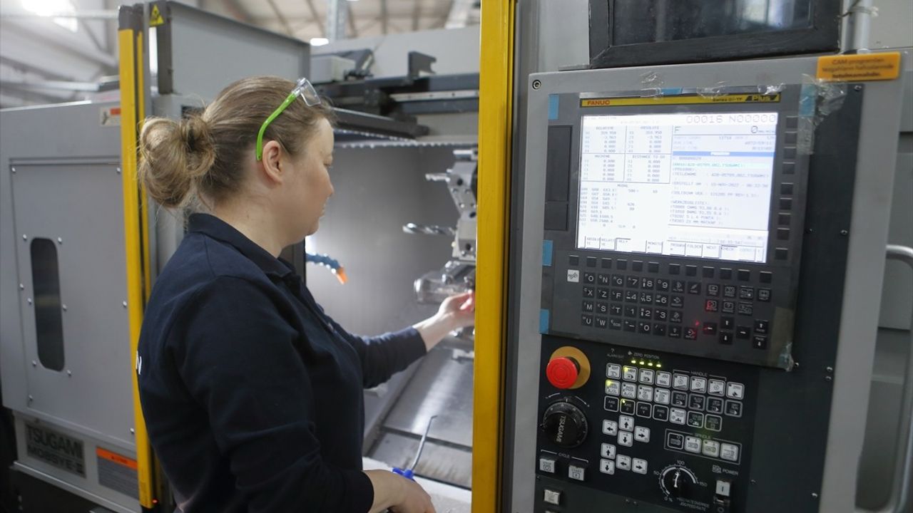 Çorum'da Kadınlar CNC Tezgahında Üretim Yapıyor