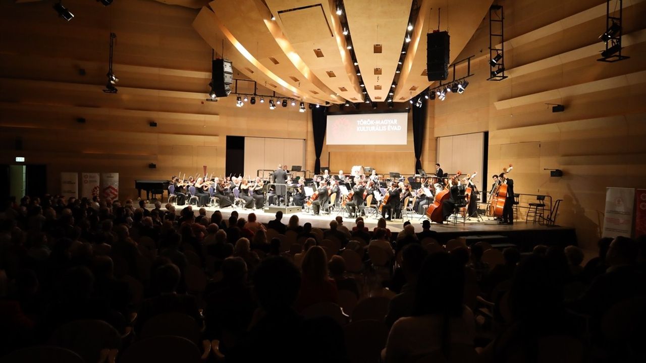 Cumhurbaşkanlığı Senfoni Orkestrası Macaristan'da Konser Verdi