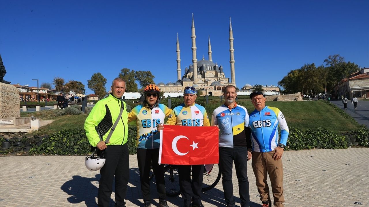 Edirne'de 15. Cumhuriyet Kupası Bisiklet Yol Yarışı Heyecanı