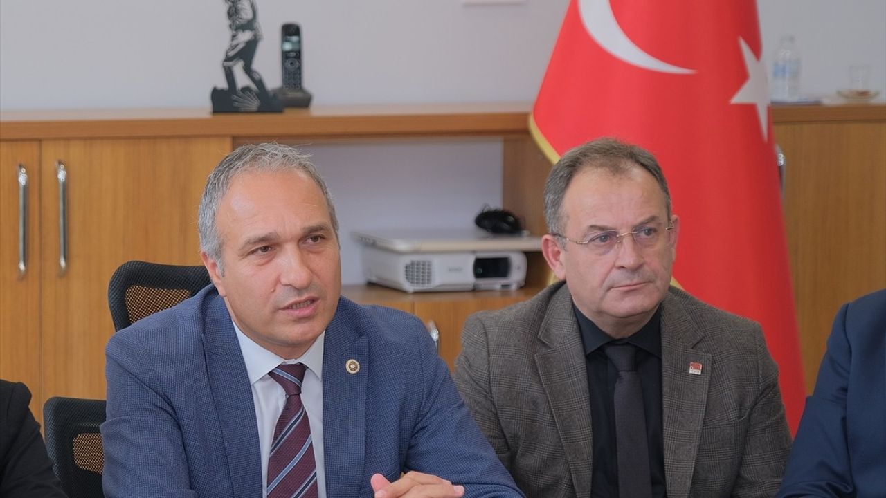 Eğitim Yatırımları için Çağrı: CHP Genel Başkan Yardımcısı Özçağdaş Trabzon'da Konuştu