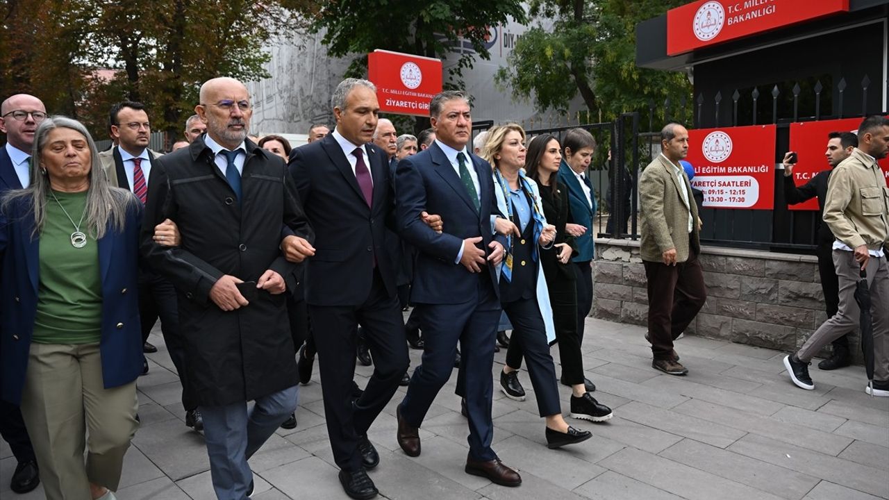 Eğitimdeki Sorunlara Dikkat: CHP ve Sendikalardan Eylem