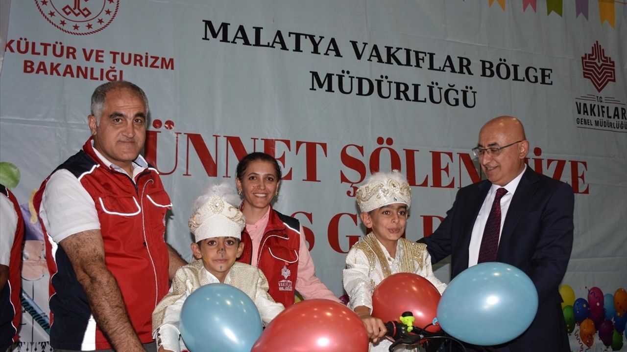 Elazığ'da 20 Çocuğa Sünnet Şöleni Düzenlendi