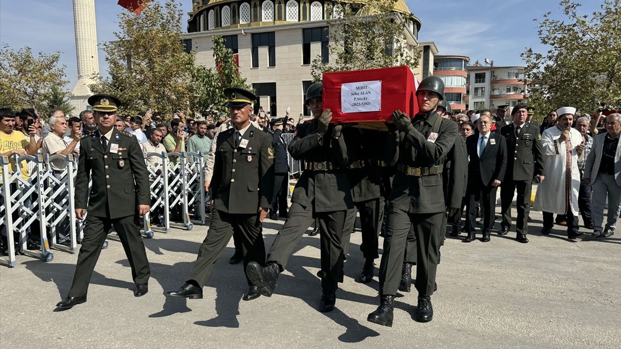 Elazığ'da Şehit Piyade Sözleşmeli Er Sefer Alan İçin Tören Düzenlendi