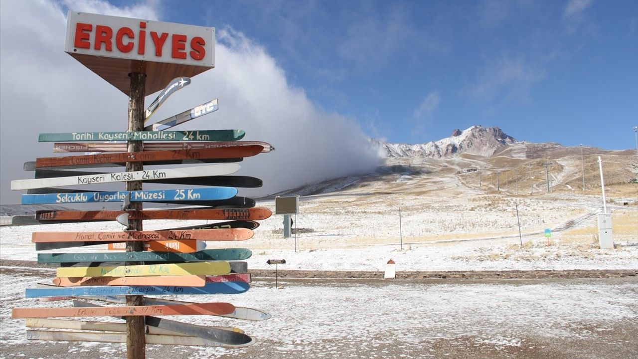 Erciyes Kayak Merkezi'nde Kar Yağışı