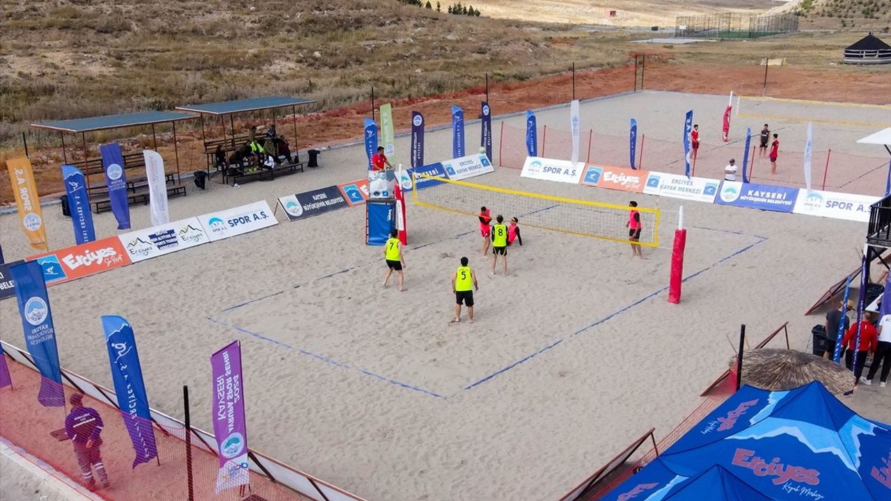 Erciyes'te Plaj Voleybolu Turnuvası Heyecanı