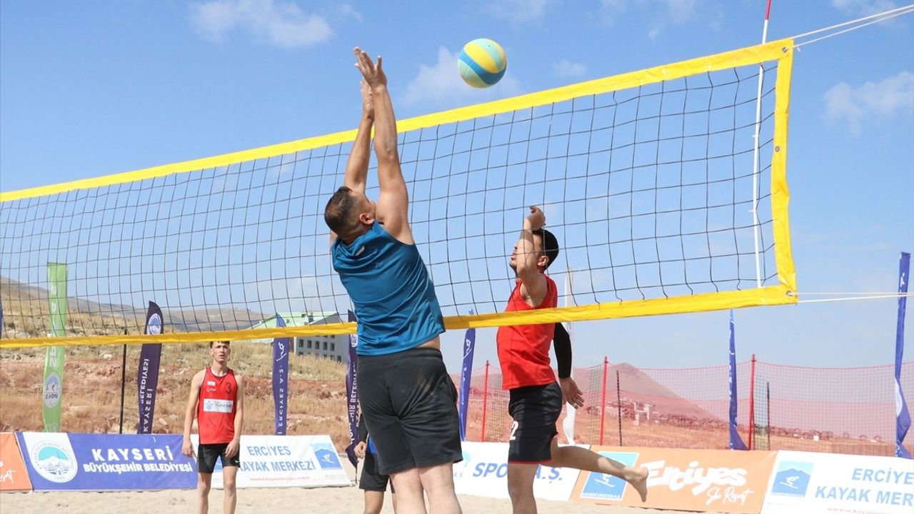 Erciyes'te Plaj Voleybolu Turnuvası Heyecanı