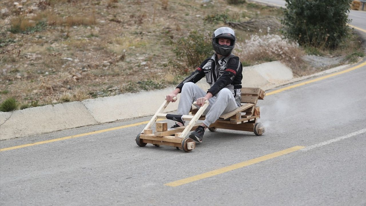 Erzincan'da Geleneksel FormuLaz Yarışı Heyecanı