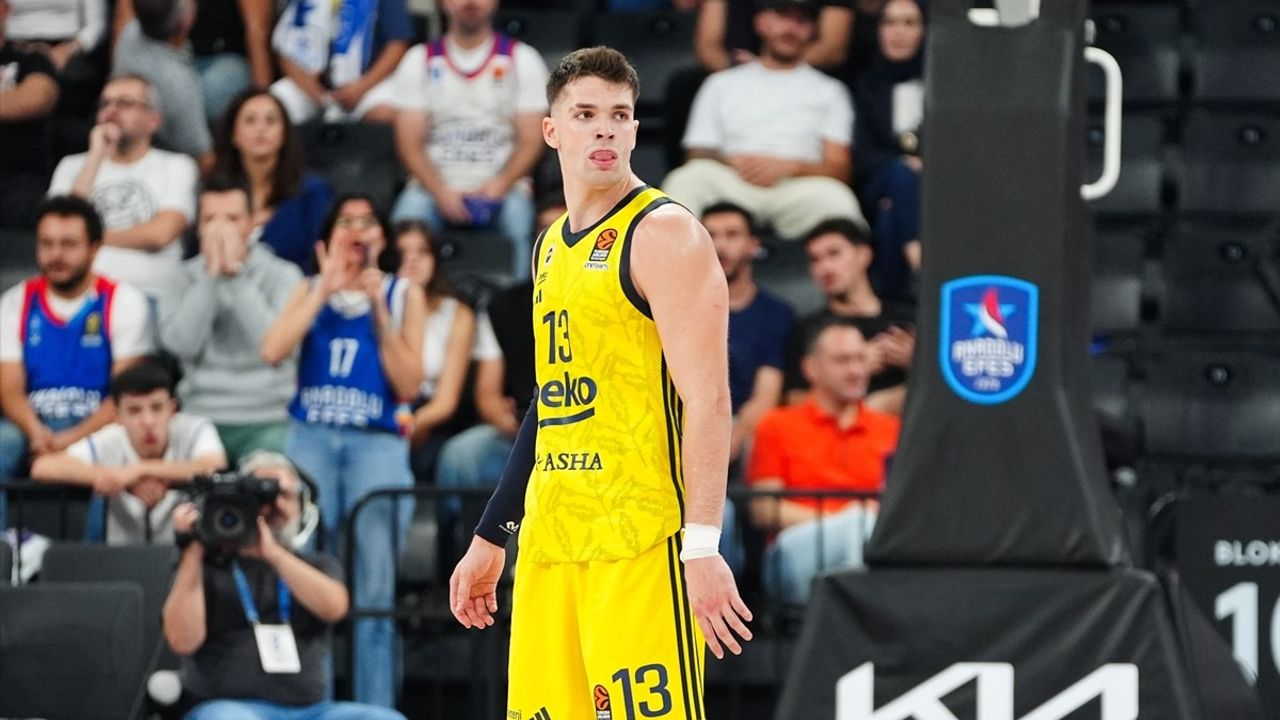 Fenerbahçe Beko, Anadolu Efes'i Deplasmanda Yendi