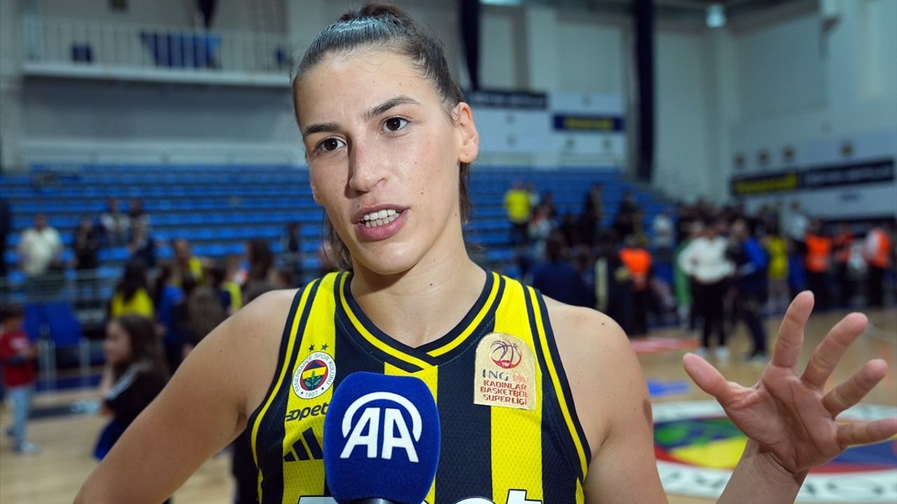 Fenerbahçe Galatasaray Derbisinde Zafer: Valerie Garnier ve Sevgi Uzun Açıklamalarda Bulundu