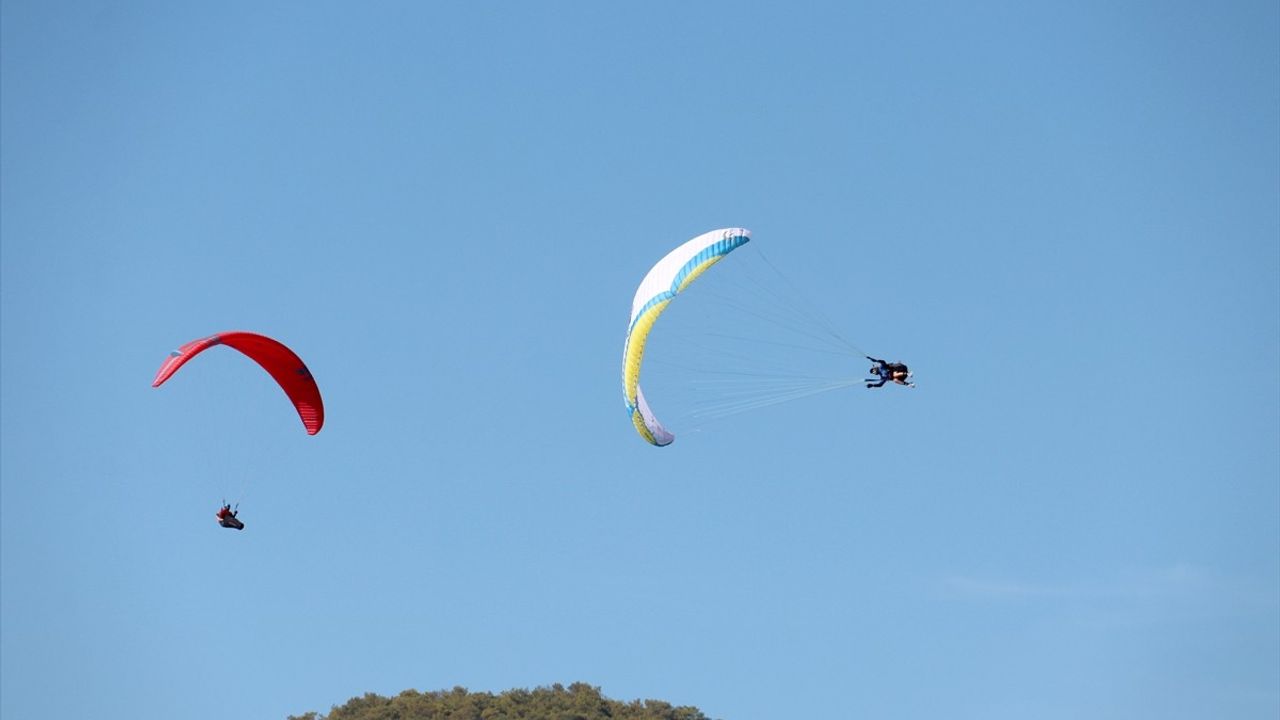 Fethiye'de 24. Uluslararası Ölüdeniz Hava Oyunları Festivali Coşkuyla Devam Ediyor