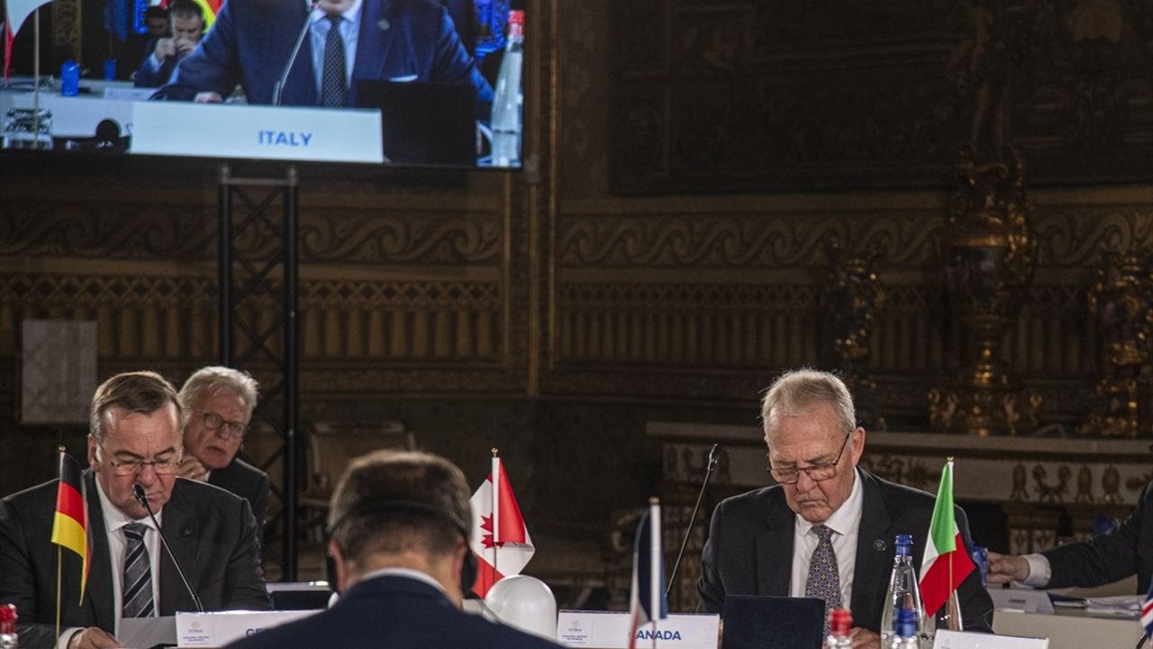 G7 Savunma Bakanları Napoli'de Toplandı