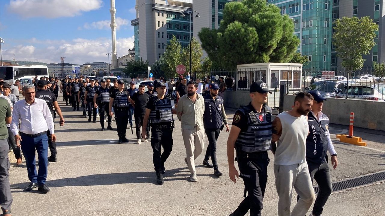 Gaziantep'te Uzun Namlulu Silahlı Şüphelilere Operasyon: 12 Tutuklama