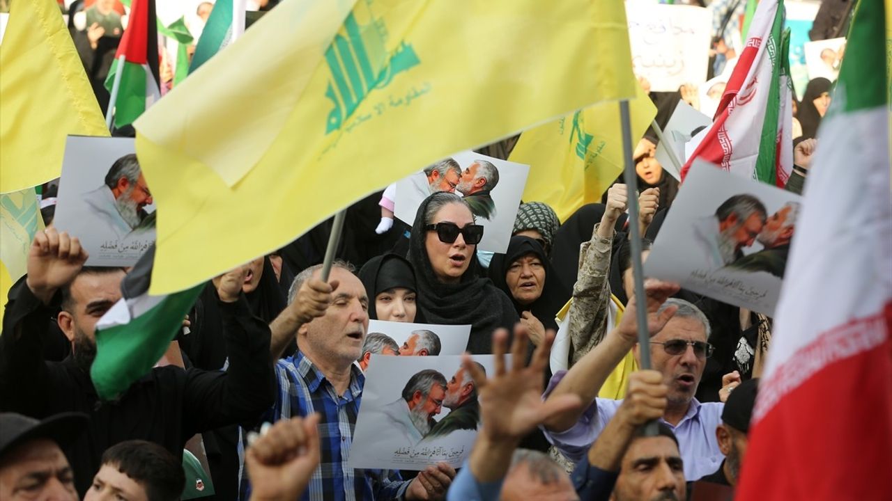 İran'da İsrail Saldırılarına Karşı Protesto Gösterisi