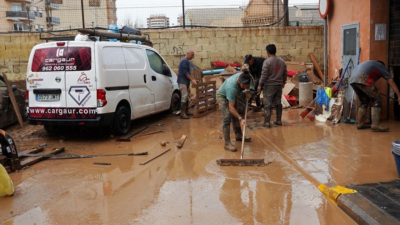 İspanya'da Sel Felaketi: Ölü Sayısı 140'a Yükseldi