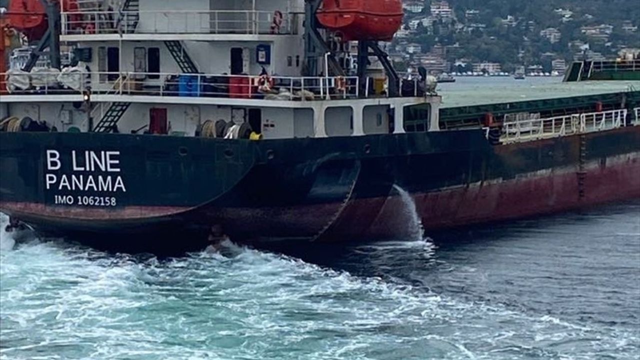 İstanbul Boğazı'nda Gemi Trafiği Askıya Alındı