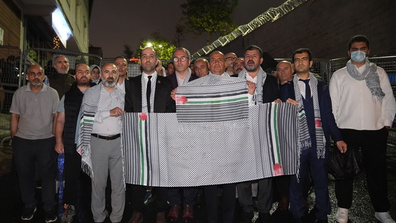 İstanbul'da ABD'nin İsrail'e Destekle Protesto Edilmesi