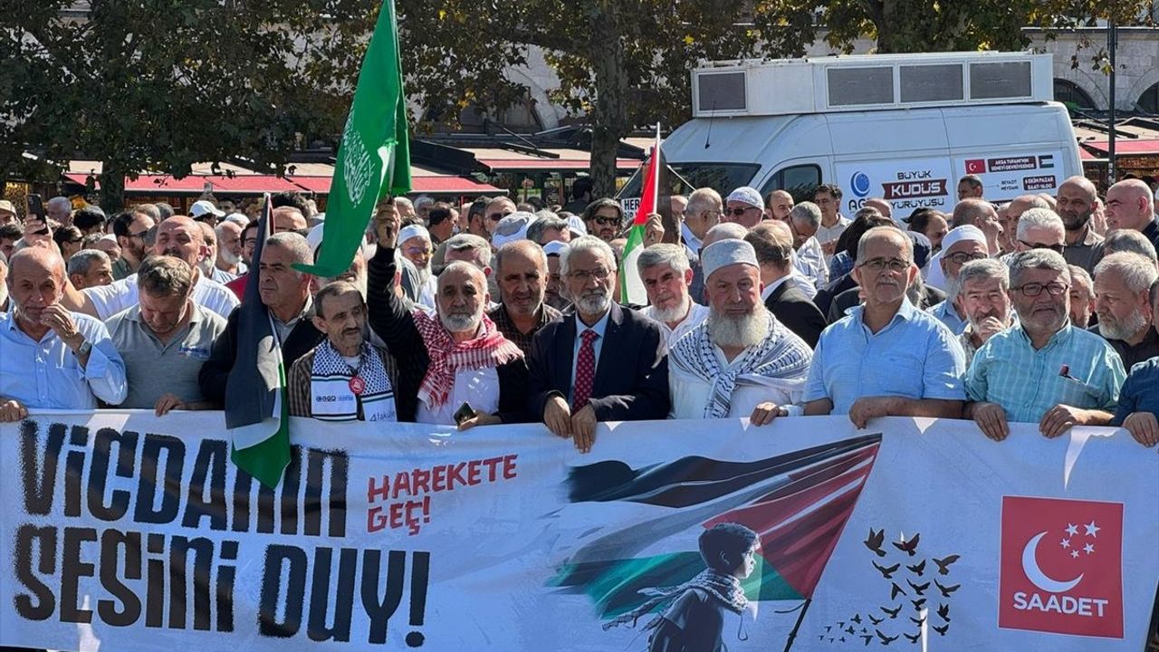 İstanbul'da İsrail'in Filistin Saldırılarına Protesto