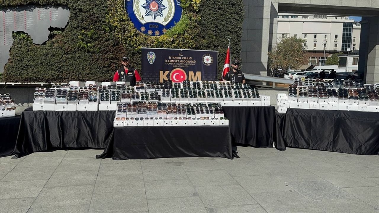 İstanbul'da Kaçak Güneş Gözlüğü Operasyonu: 236 Bin 972 Ürün Ele Geçirildi