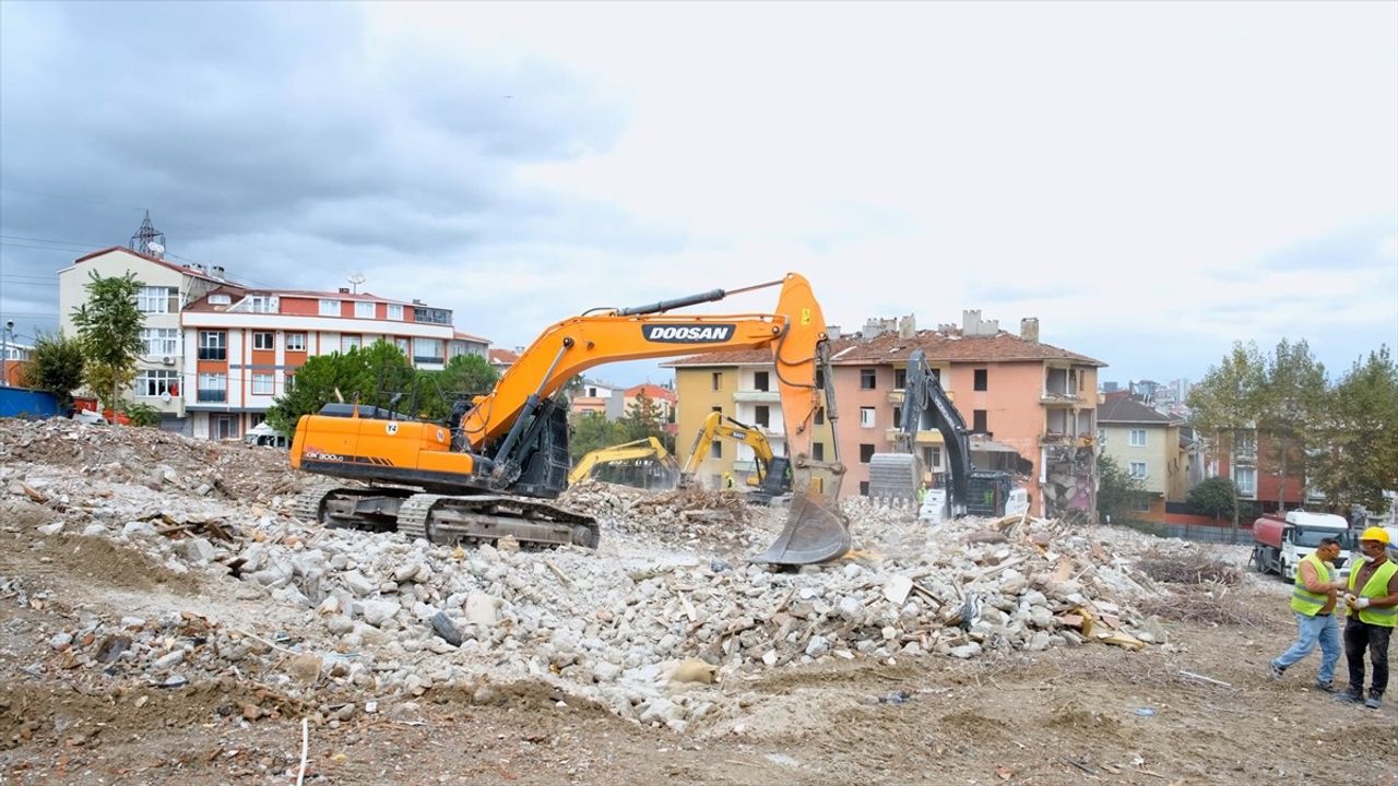 İstanbul'un Güneş Sitesi 'Yarısı Bizden' Projesi ile Yenileniyor