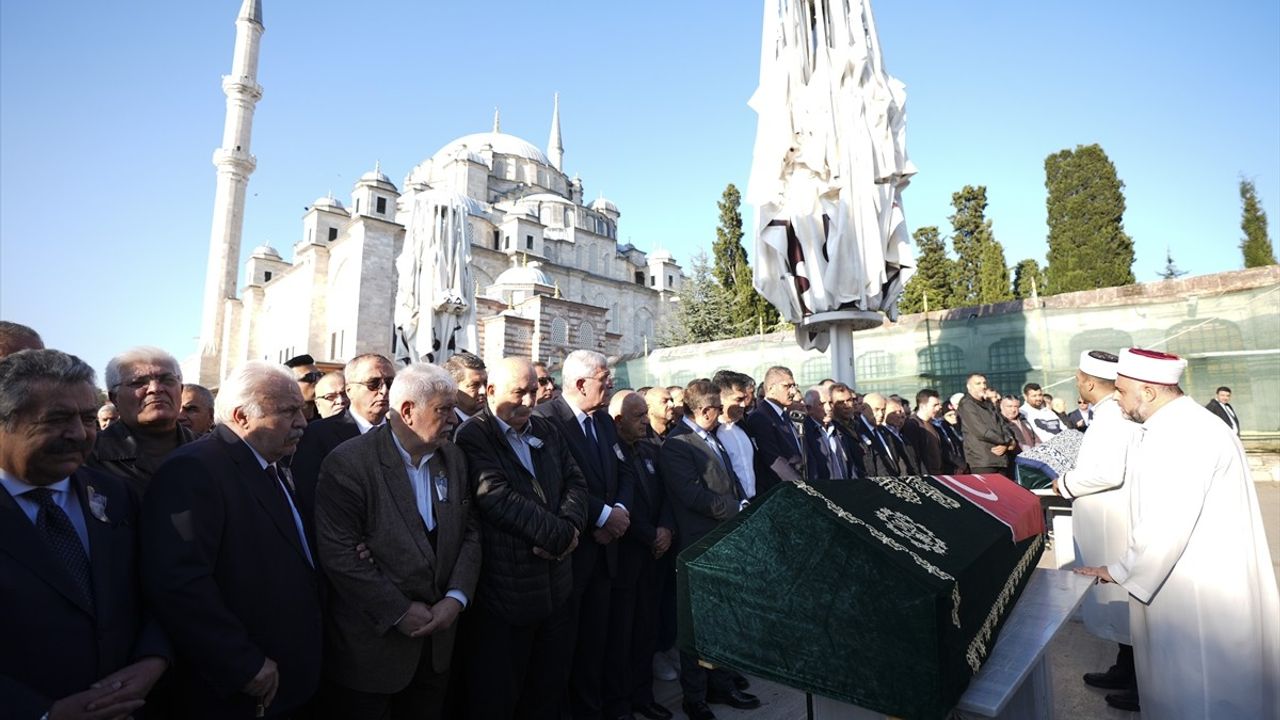 İYİ Parti Genel Başkanı Dervişoğlu, İş Adamı Mehmet Gül'ün Cenaze Törenine Katıldı