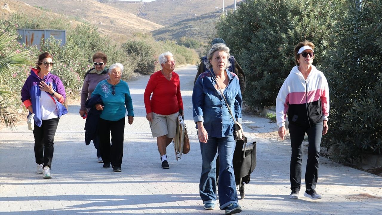 İzmir Akarca Mahallesi'nden Ulaşım Sorununa Dikkat Çekme Yöntemi: Video