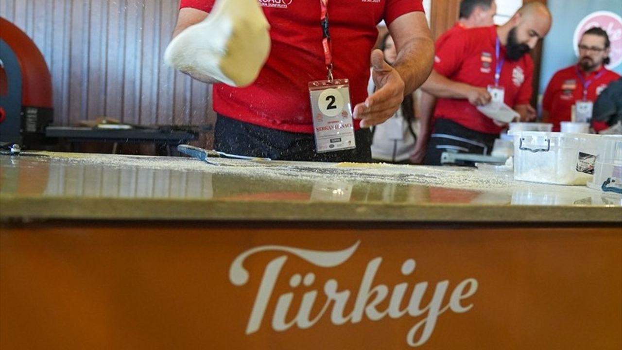 İzmir'de Sıra Dışı Pizza Şampiyonası Gerçekleştirildi