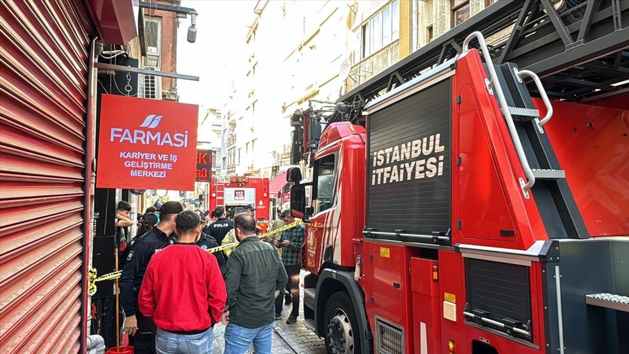 Kadıköy'de 5. Katta Patlama: 1 Yaralı