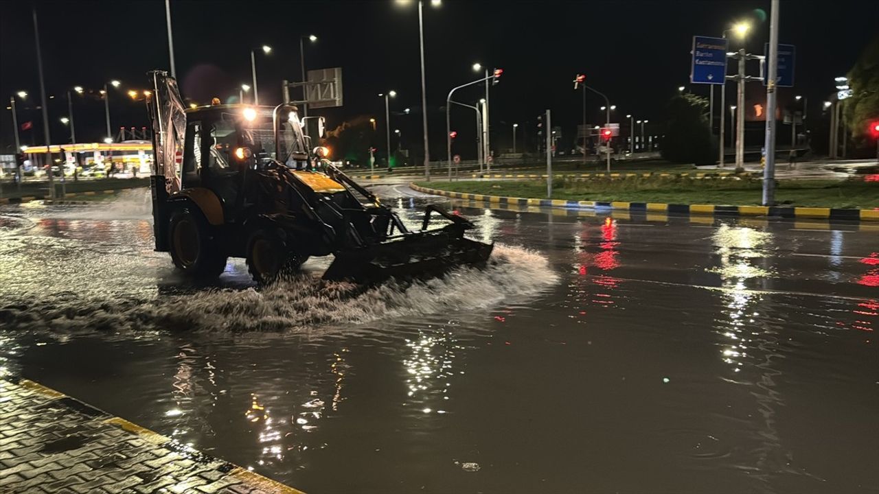 Karabük'te Sağanak Yağış Hayatı Olumsuz Etkiledi