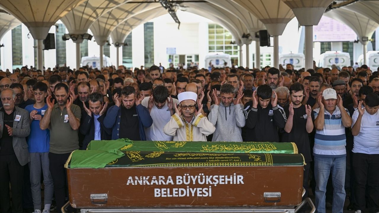 Kastamonu'da Polis Eşi Tarafından Öldürülen Kadının Cenazesi Ankara'da Defnedildi