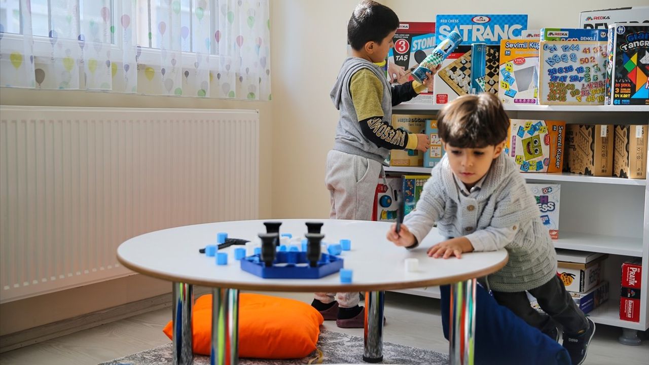 Kayıp Kızının Anısını Yaşatmak İçin Akıl Oyunları Atölyesi Açtı