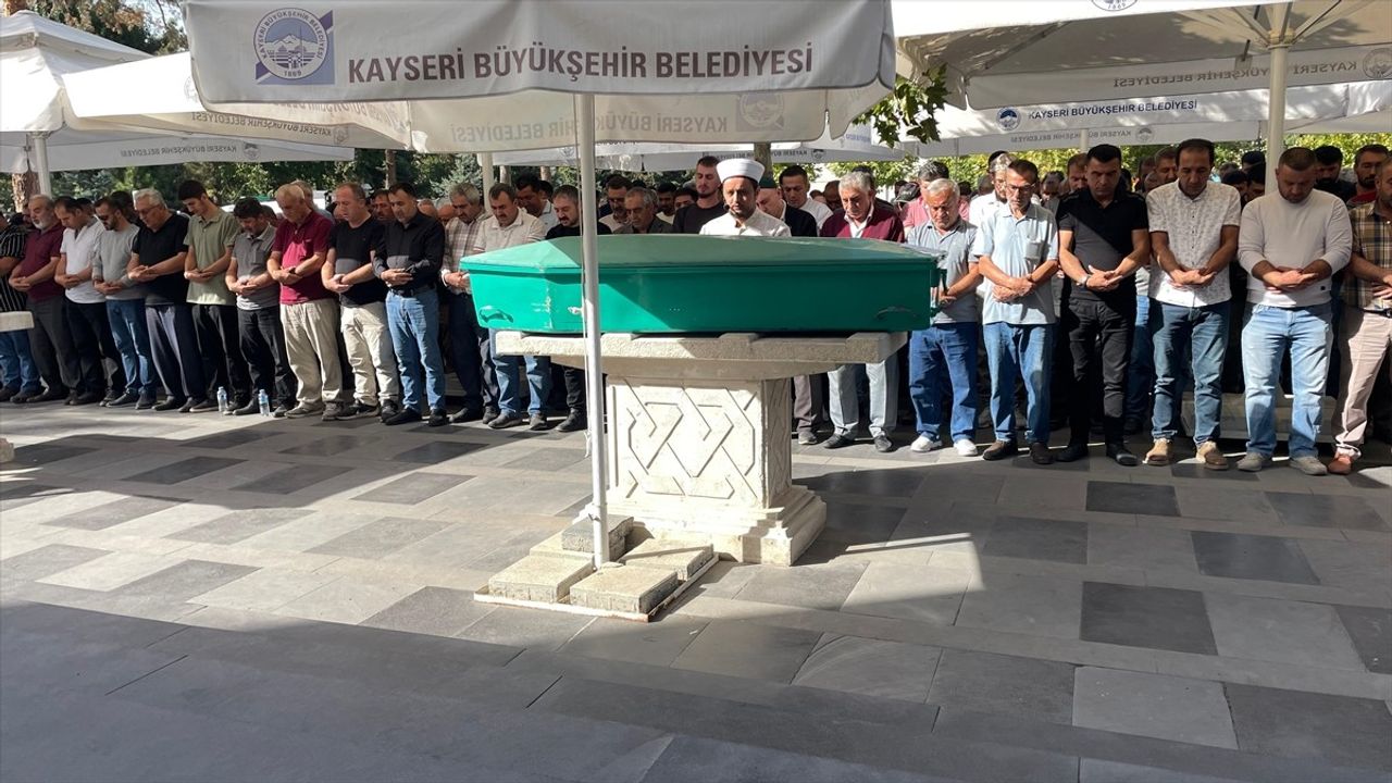 Kayseri'de Bıçaklı Kavga: 1 Ölü, 1 Yaralı