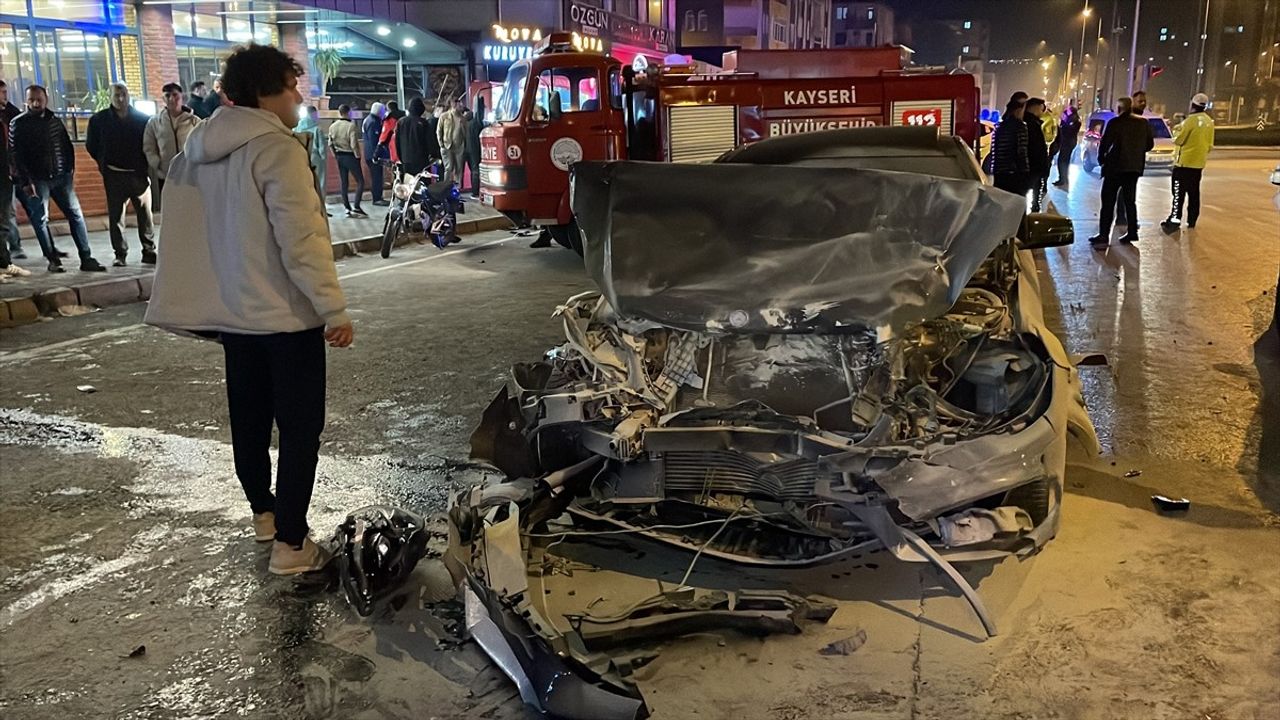 Kayseri'deki Trafik Kazasında 4 Yaralı