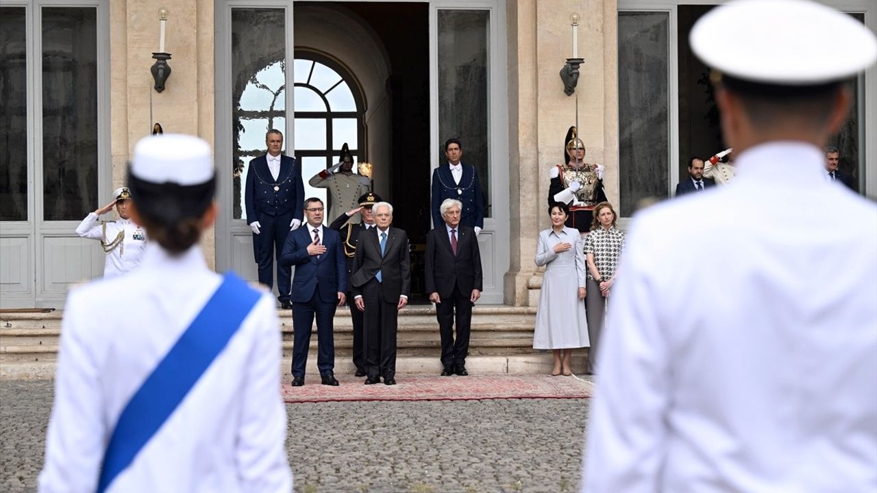 Kırgızistan Cumhurbaşkanı Sadır Caparov, Vatikan'da Papa Franciscus ile Görüştü