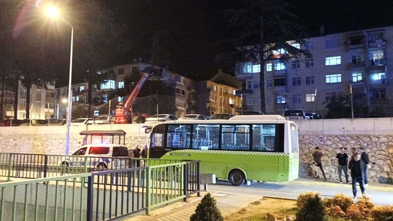 Kocaeli'de Halk Otobüsünde Bıçaklı Saldırı: Bir Kişi Hayatını Kaybetti