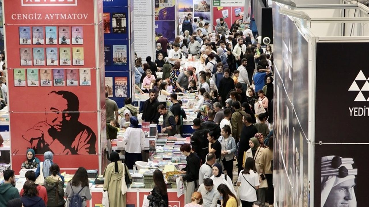 Kocaeli Kitap Fuarı'nda Hafta Sonu Yoğunluğu