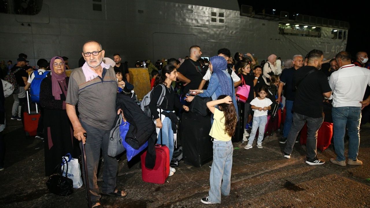 Lübnan'dan Tahliye Edilenler Türkiye'ye Ulaşıyor