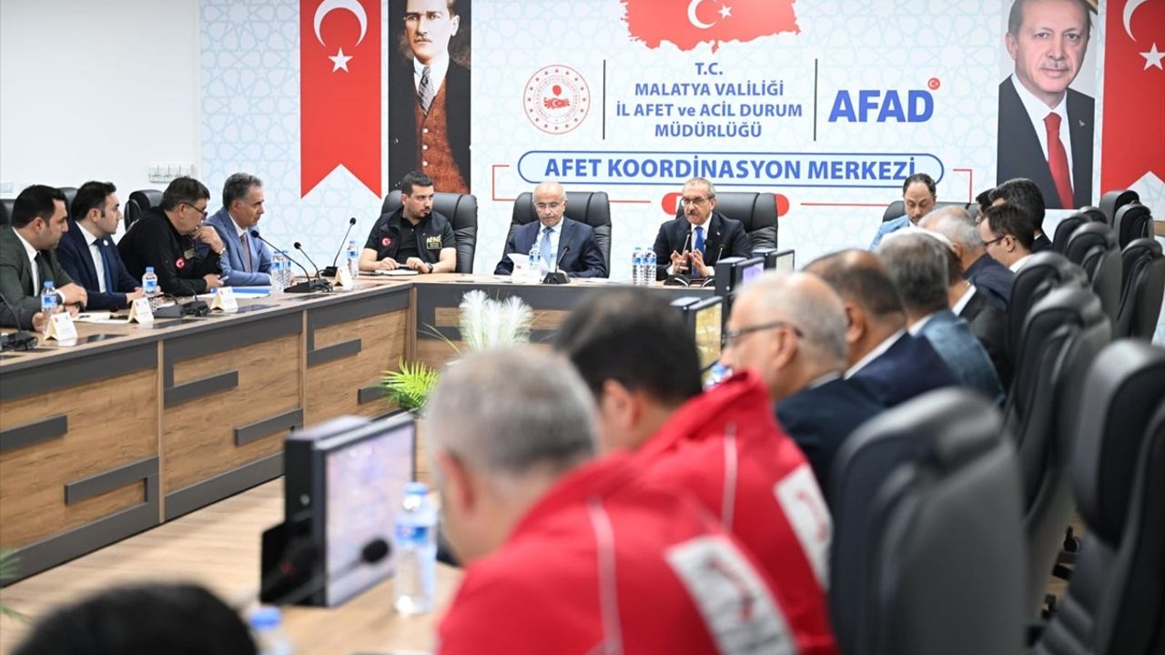 Malatya'da Afet İstişare Toplantısı: Deprem Sonrası Durum Değerlendirildi