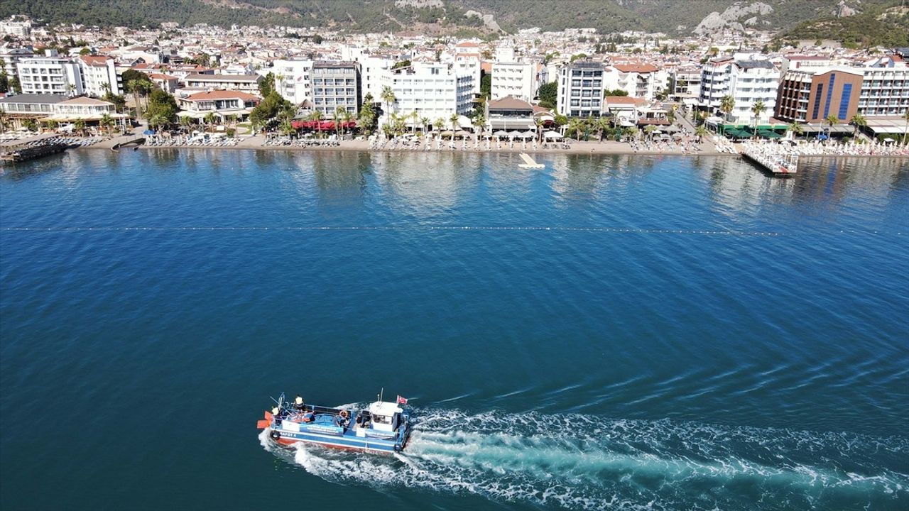 Marmaris Körfezi'nde Deniz Temizliği