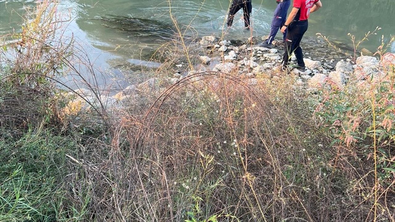 Mersin'de Nehre Giren Genç Boğuldu