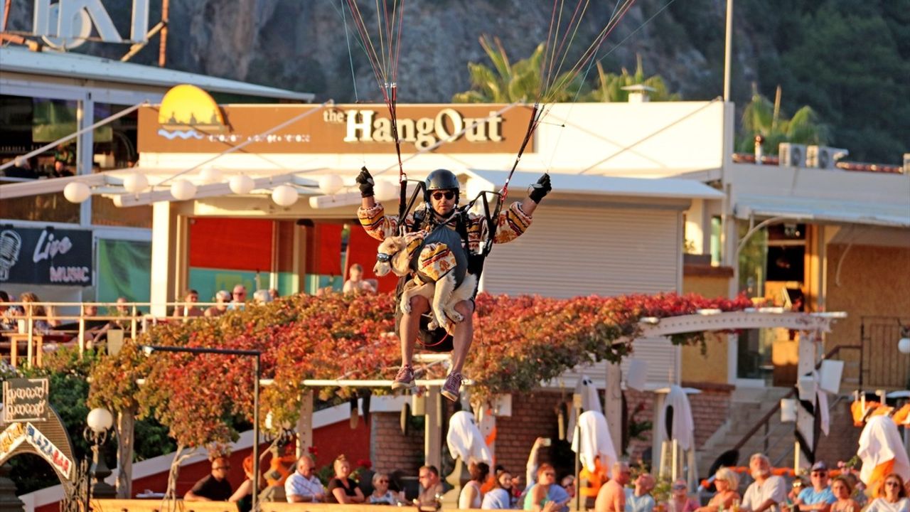 Muğla'da 24. Uluslararası Ölüdeniz Hava Oyunları Festivali Devam Ediyor