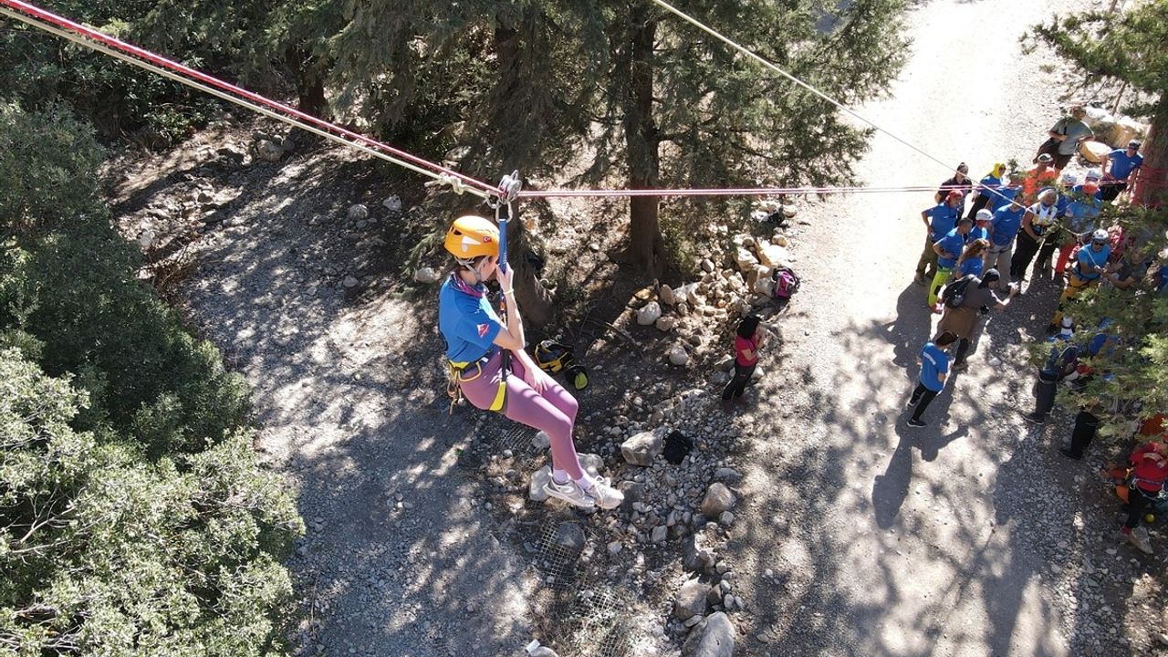 Olimpos'ta Kaya Tırmanışı Şenliği Coşkusu