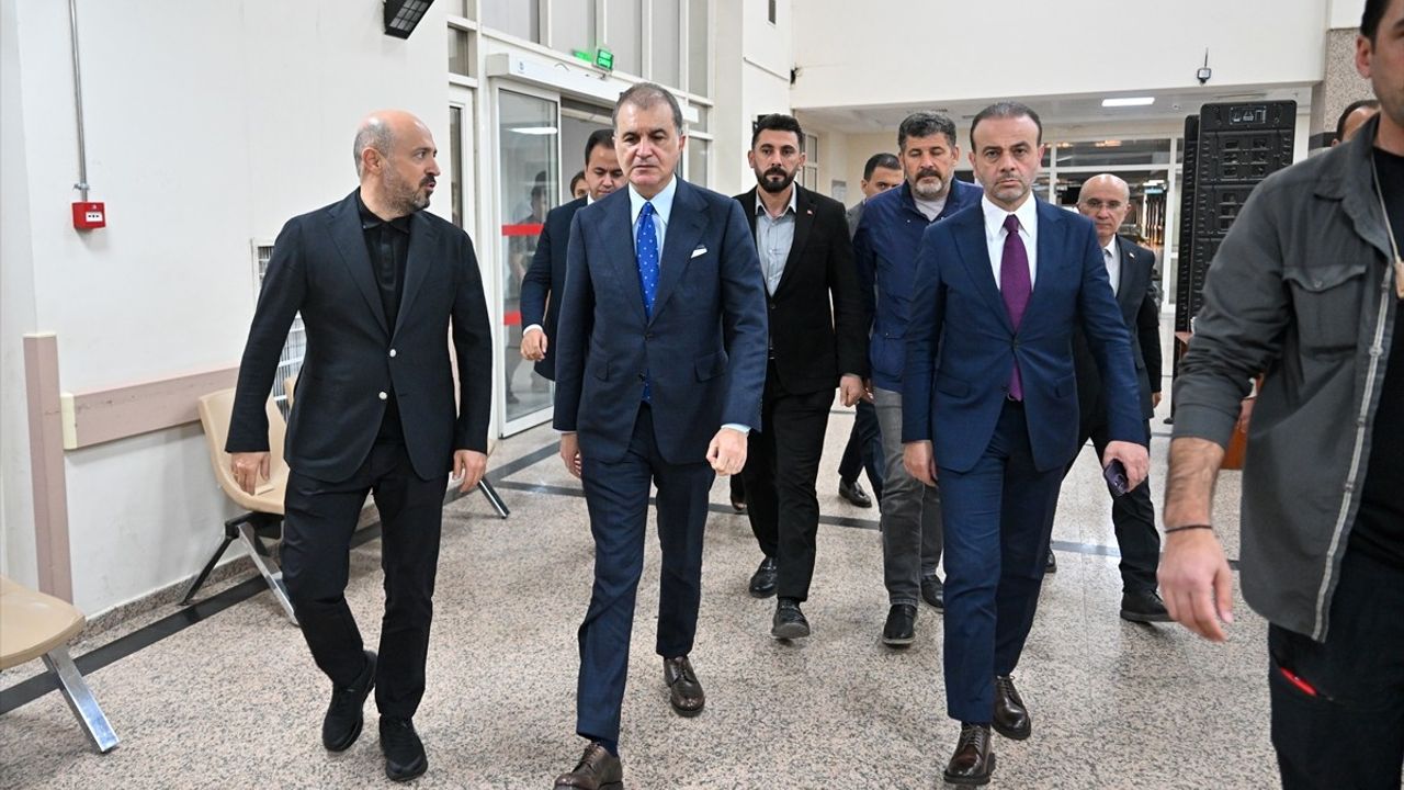 Ömer Çelik, Adana'daki Trafik Kavgasında Yaralanan Gençle İlgili Ailesiyle Bir Araya Geldi